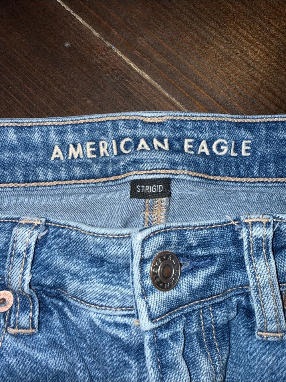 American Eagle Women's Distressed Medium Wash Denim Jeans Straight Leg Size 6 - Picture 2 of 3